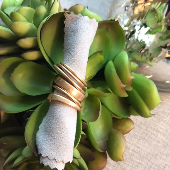 Amazing 6 Ring Hammered Geometric Set!! - Picture 5 of 7